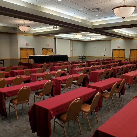 Crossroads Hotel And Huron Event Center Εξωτερικό φωτογραφία