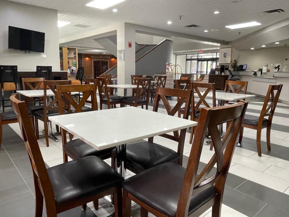Crossroads Hotel And Huron Event Center Εξωτερικό φωτογραφία