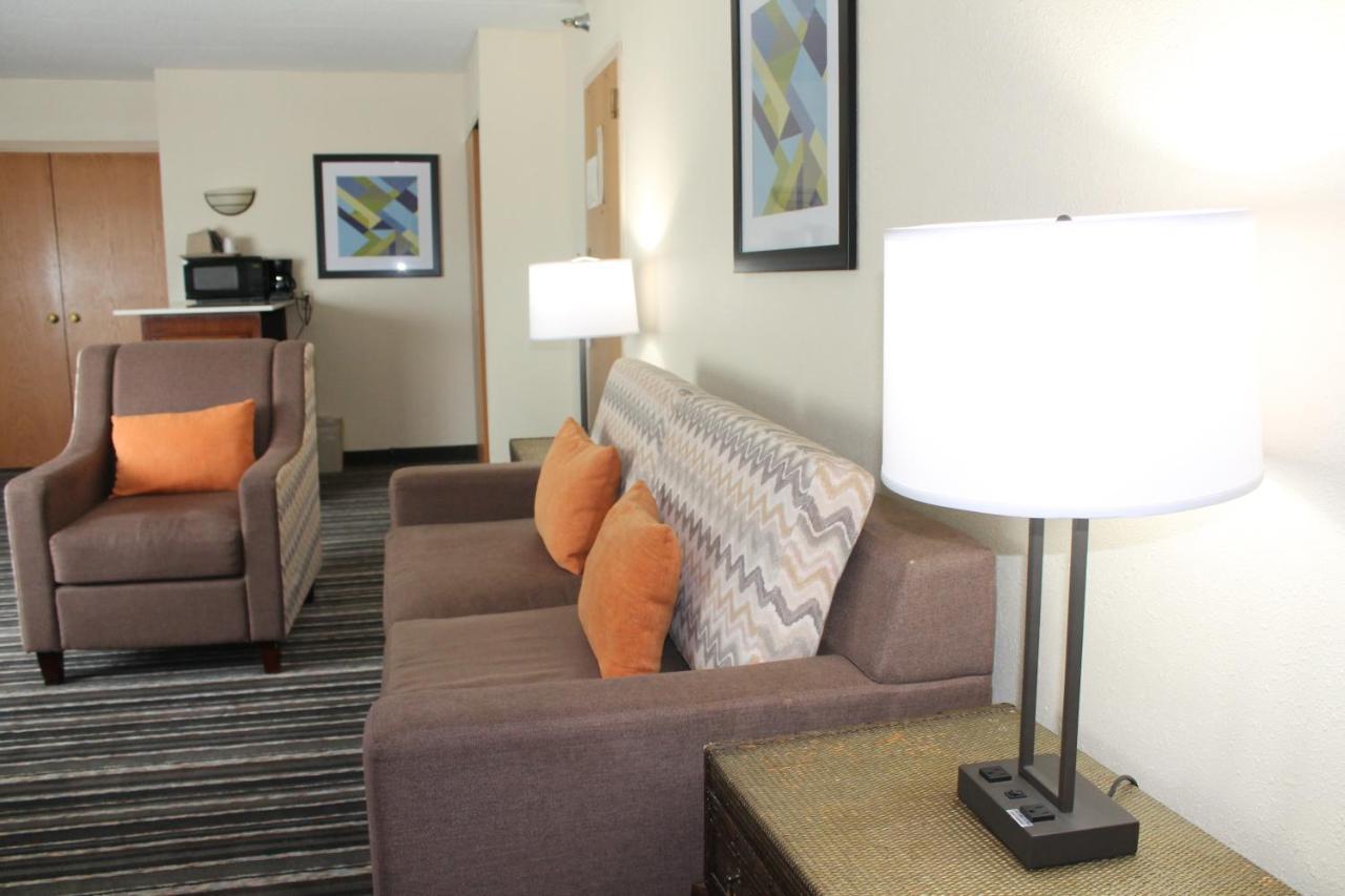 Crossroads Hotel And Huron Event Center Εξωτερικό φωτογραφία