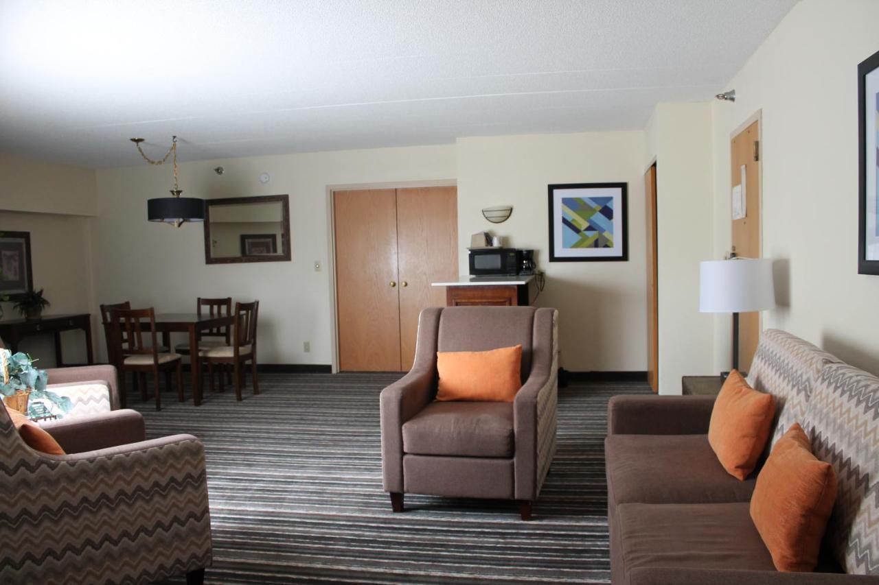 Crossroads Hotel And Huron Event Center Εξωτερικό φωτογραφία