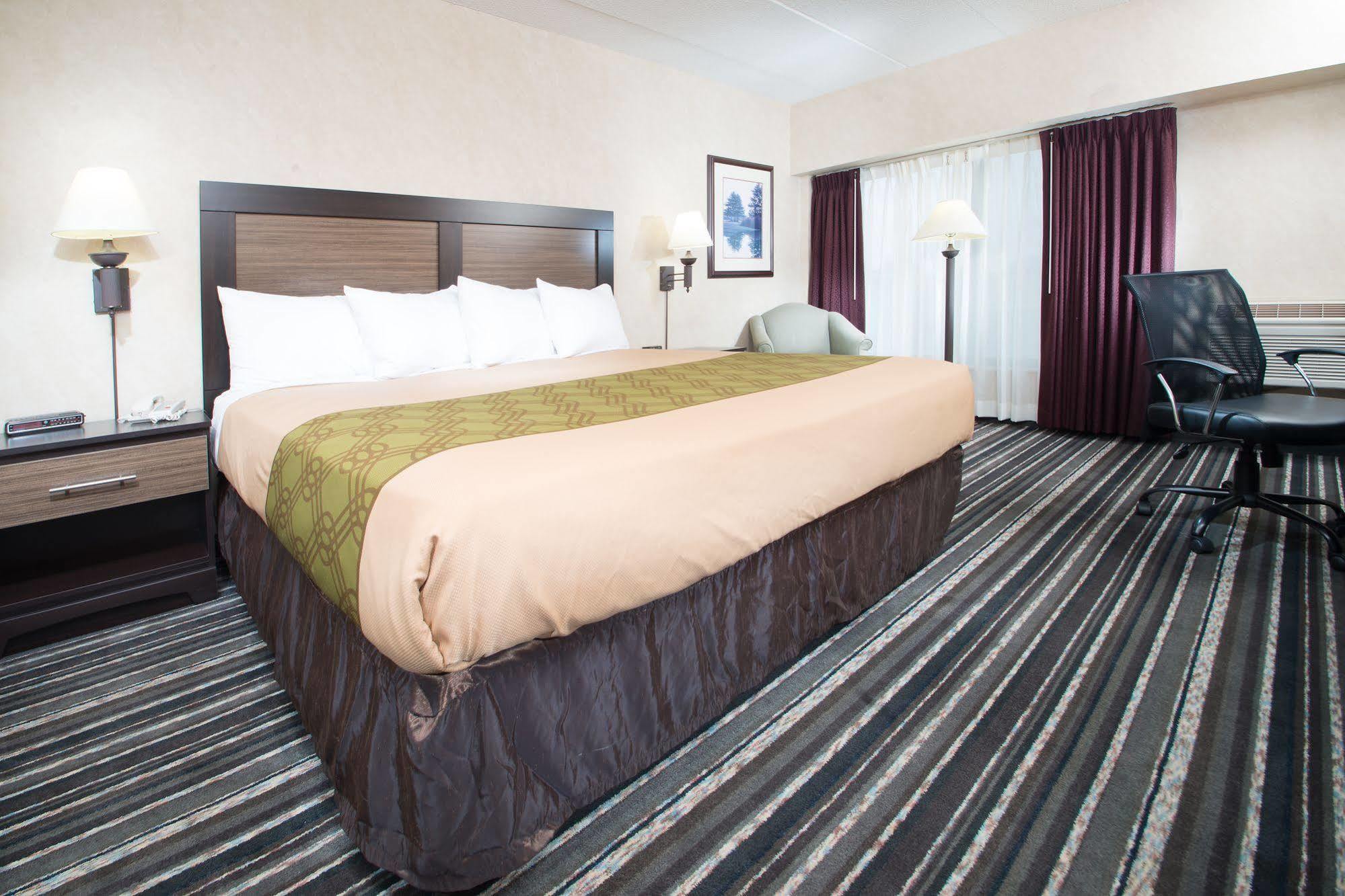 Crossroads Hotel And Huron Event Center Εξωτερικό φωτογραφία